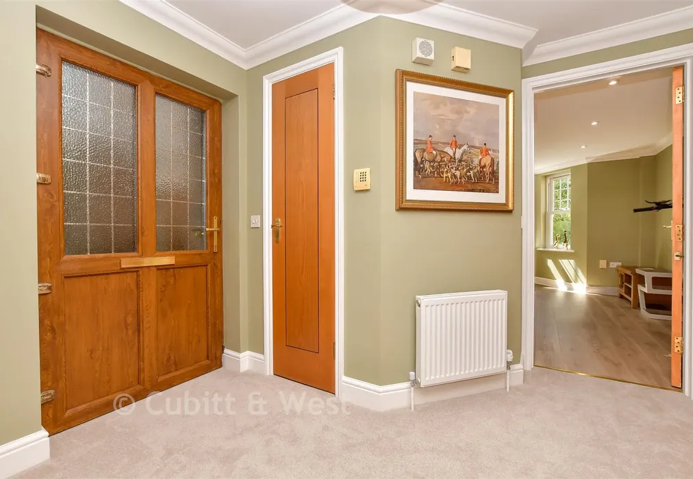 Entrance Hall - Park Rise, Leatherhead, Surrey - Wards of Kent