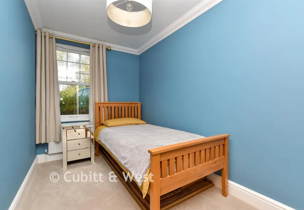 Bedroom 2 - Park Rise, Leatherhead, Surrey - Wards of Kent