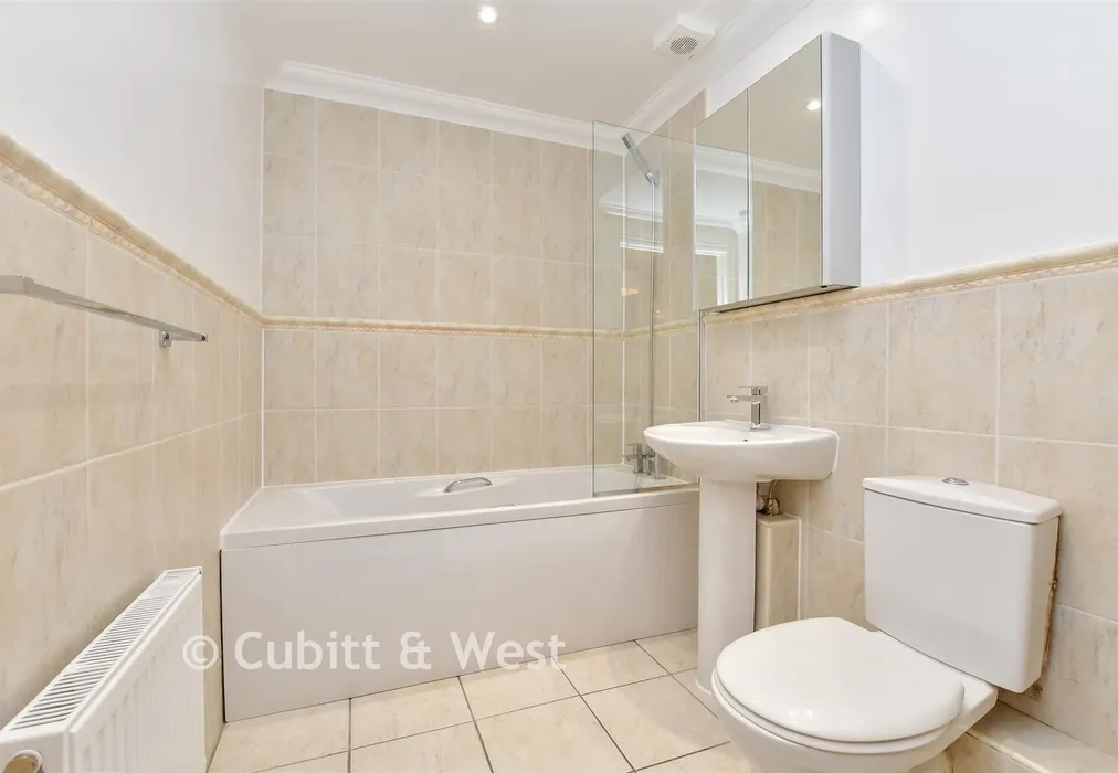 Bathroom - Park Rise, Leatherhead, Surrey - Wards of Kent