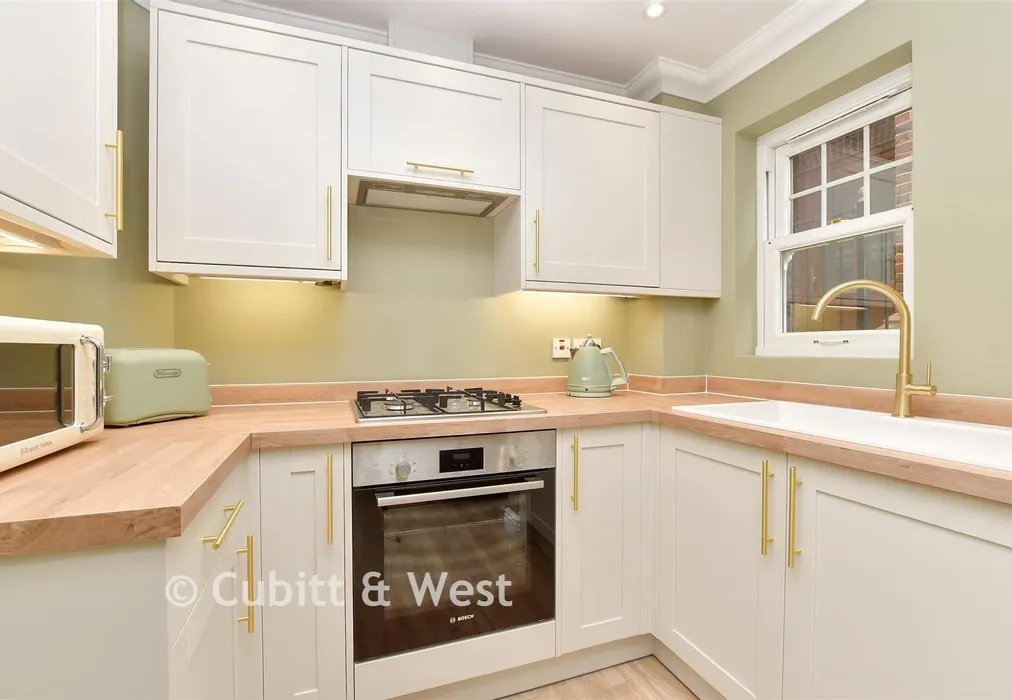 Kitchen - Park Rise, Leatherhead, Surrey - Wards of Kent