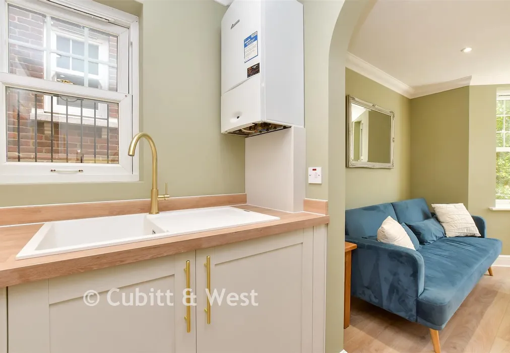 Kitchen - Park Rise, Leatherhead, Surrey - Wards of Kent
