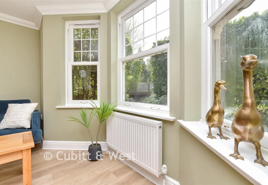 Internal Lifestyle Photograph - Park Rise, Leatherhead, Surrey - Wards of Kent