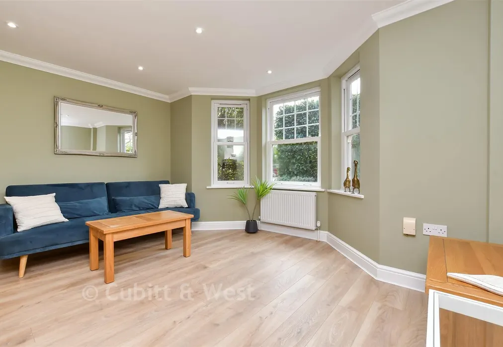Lounge - Park Rise, Leatherhead, Surrey - Wards of Kent