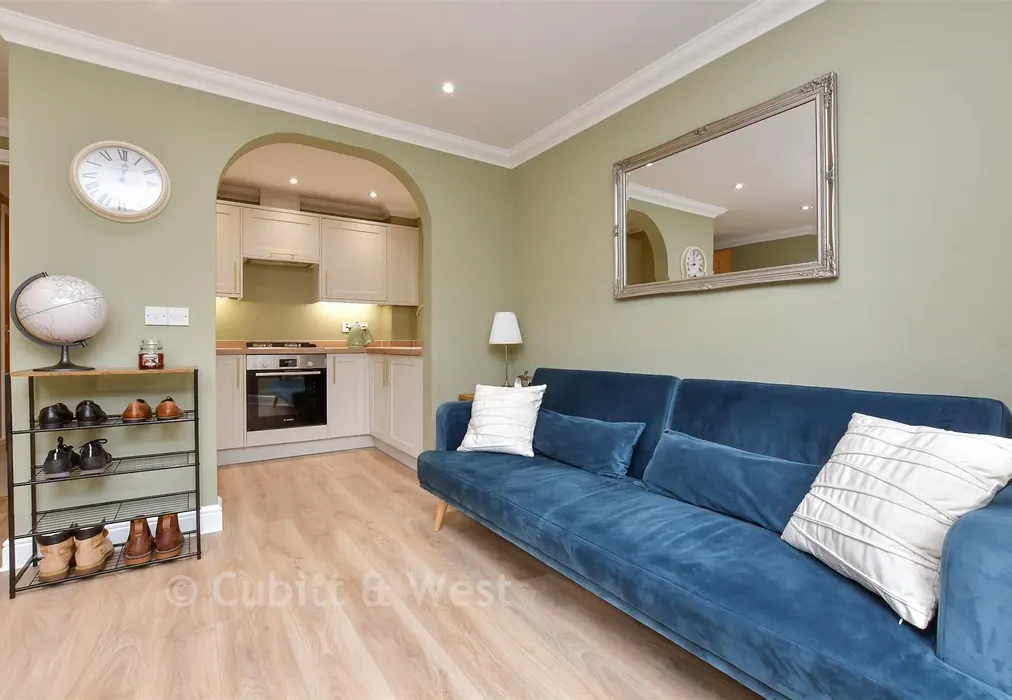 Lounge - Park Rise, Leatherhead, Surrey - Wards of Kent