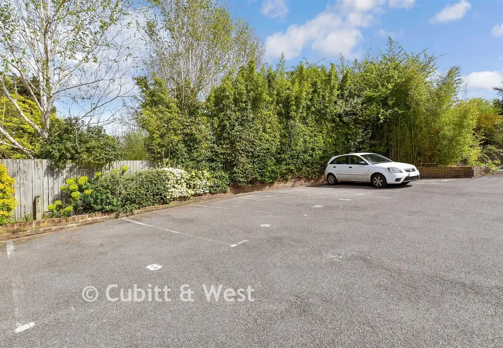 Driveway/Parking - Park Rise, Leatherhead, Surrey - Wards of Kent