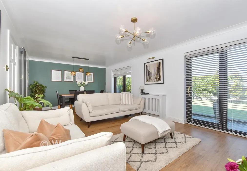 Lounge - Leonard Road, Greatstone, Kent - Wards of Kent