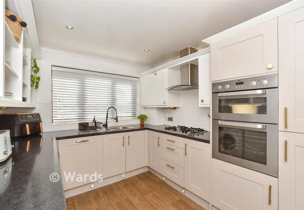Kitchen - Leonard Road, Greatstone, Kent - Wards of Kent