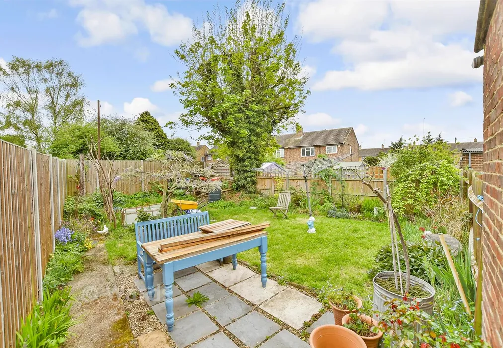Rear Garden - Green Porch Close, Sittingbourne, Kent - Wards of Kent
