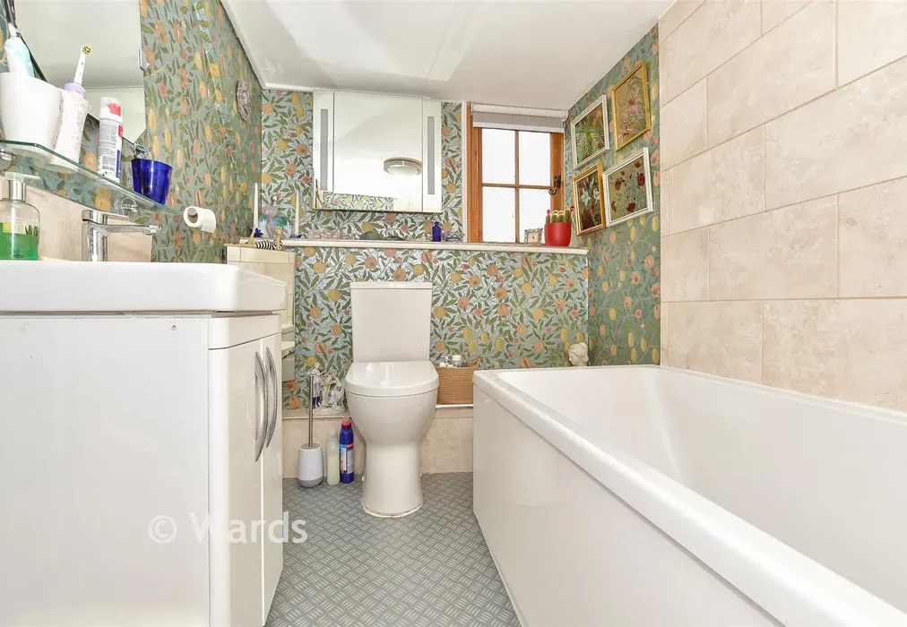 Bathroom - The Street, Wittersham, Kent - Wards of Kent