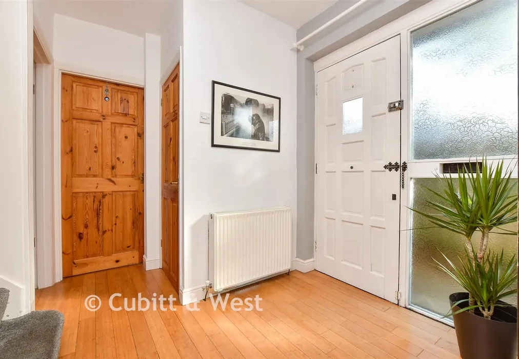 Entrance Hall - Stoneleigh Park Avenue, Shirley, Croydon, Surrey - Wards of Kent