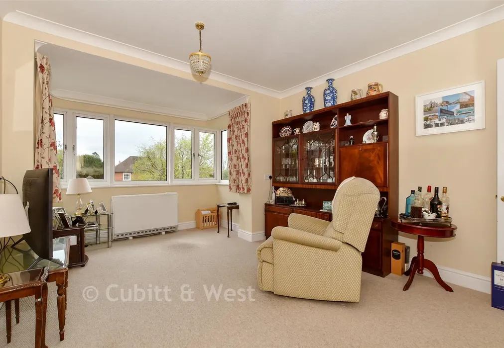 Lounge - Alma Road, Reigate, Surrey - Wards of Kent