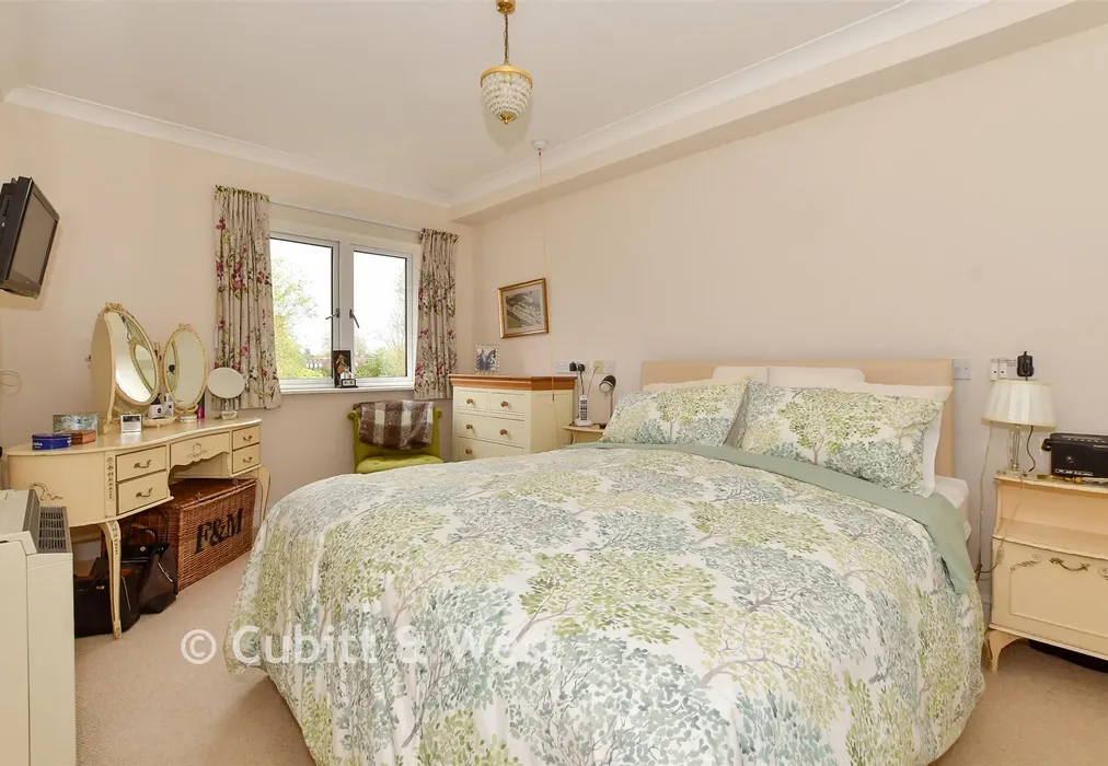 Bedroom 1 - Alma Road, Reigate, Surrey - Wards of Kent