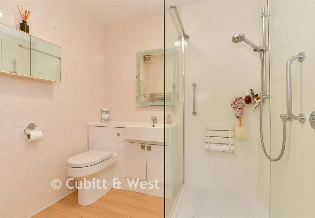 En-Suite Shower Room - Alma Road, Reigate, Surrey - Wards of Kent