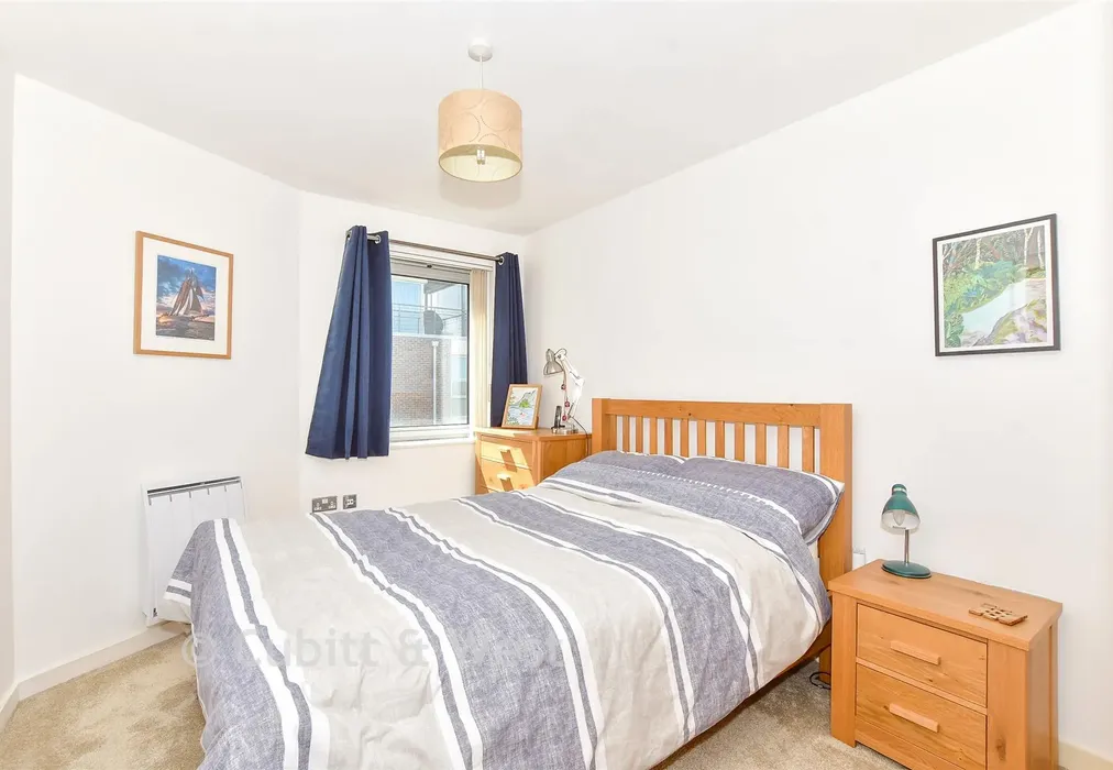 Bedroom 1 - Cross Street, Portsmouth, Hampshire - Wards of Kent