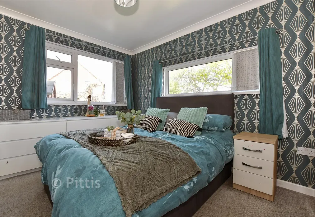 Bedroom 1 - Martine Close, Freshwater, Isle of Wight - Wards of Kent