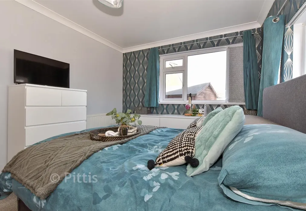 Bedroom 1 - Martine Close, Freshwater, Isle of Wight - Wards of Kent