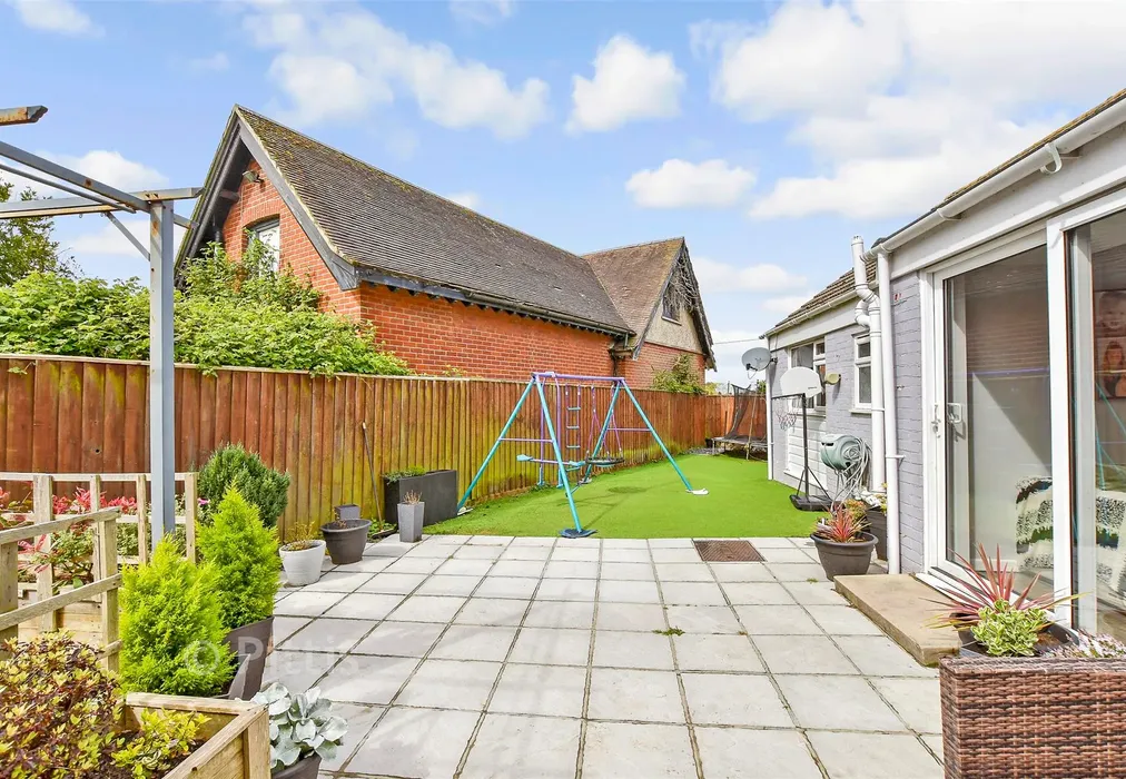 Rear Garden - Martine Close, Freshwater, Isle of Wight - Wards of Kent