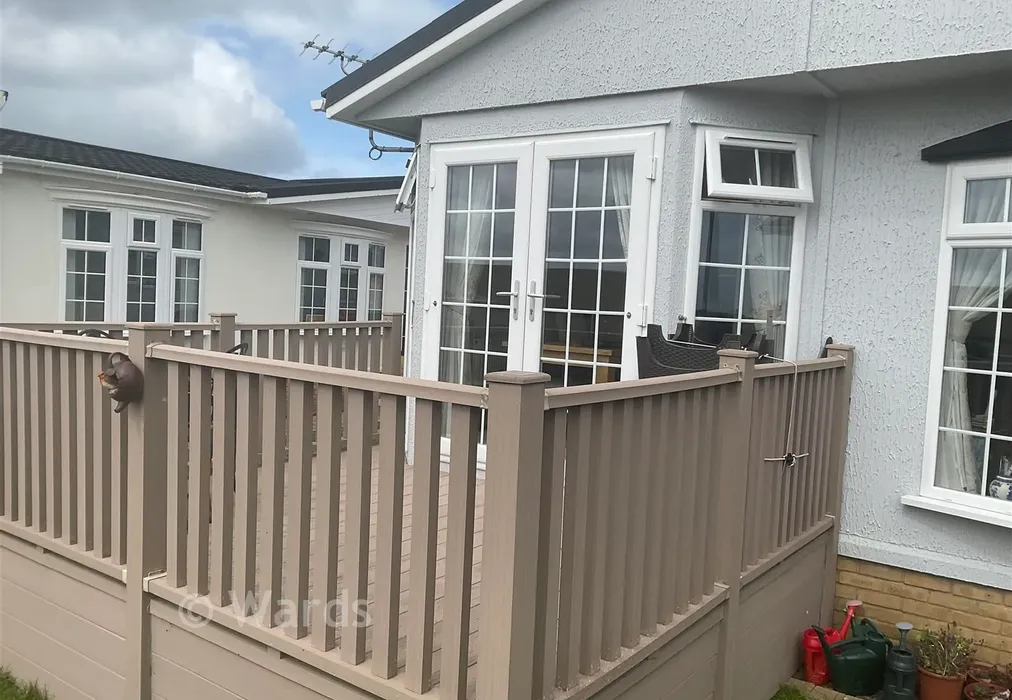 Decking - Magnolia Walk, Herne Bay, Kent - Wards of Kent
