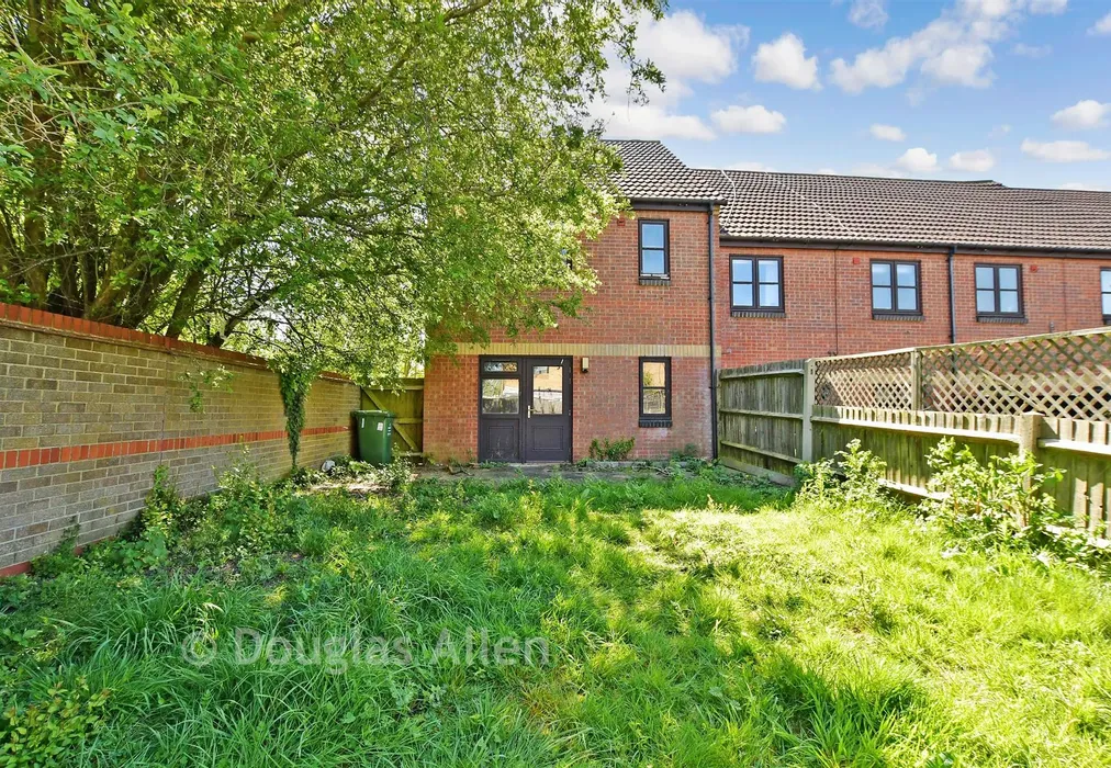 Rear Garden - Bryn Farm Close, Basildon, Essex - Wards of Kent