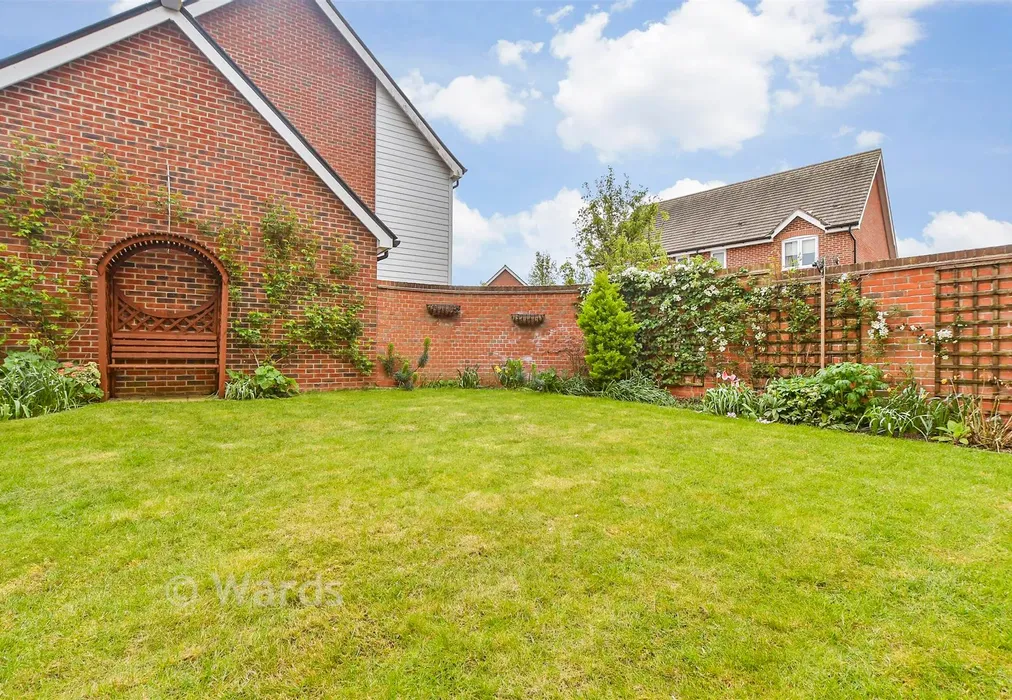 Rear Garden - Hop Pocket Way, Headcorn, Kent - Wards of Kent