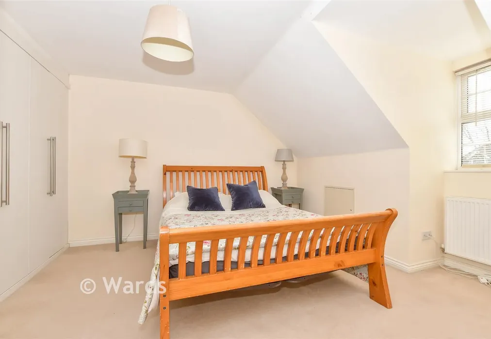 Bedroom 1 - Locks Yard, Headcorn, Ashford, Kent - Wards of Kent