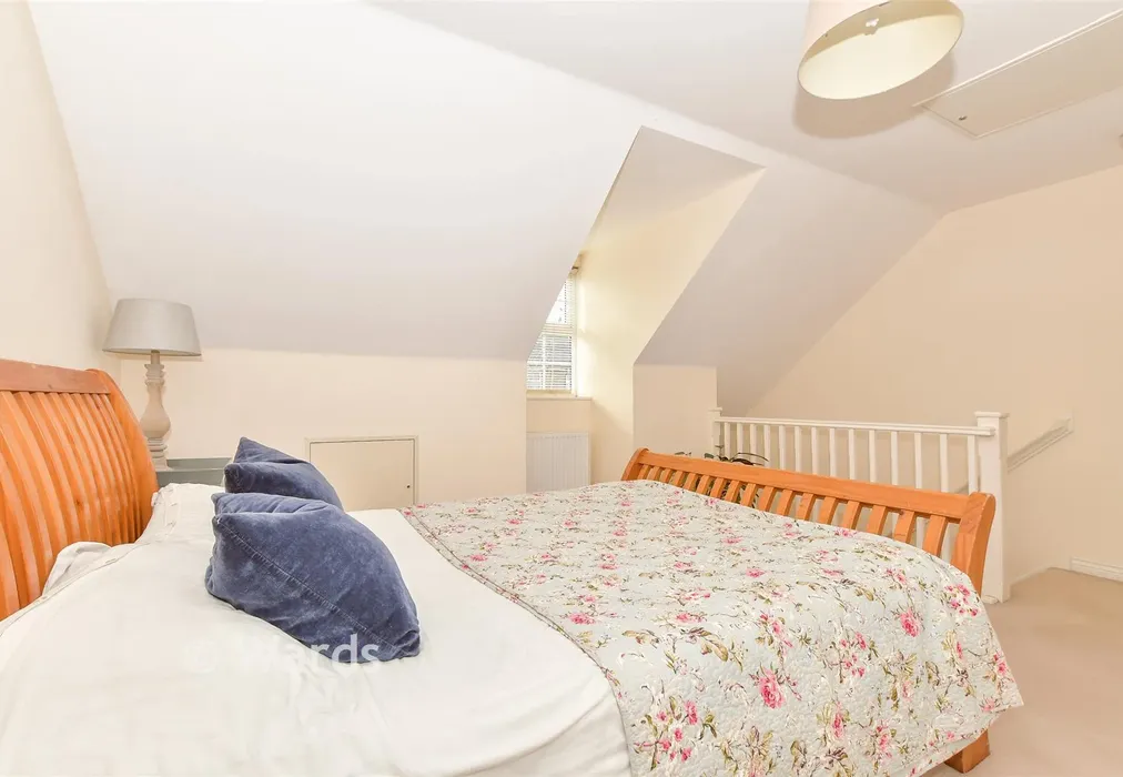 Bedroom 1 - Locks Yard, Headcorn, Ashford, Kent - Wards of Kent