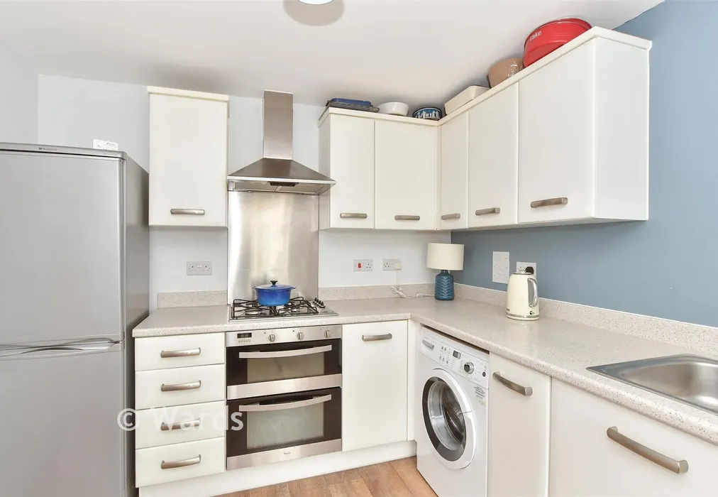 Kitchen - Locks Yard, Headcorn, Ashford, Kent - Wards of Kent