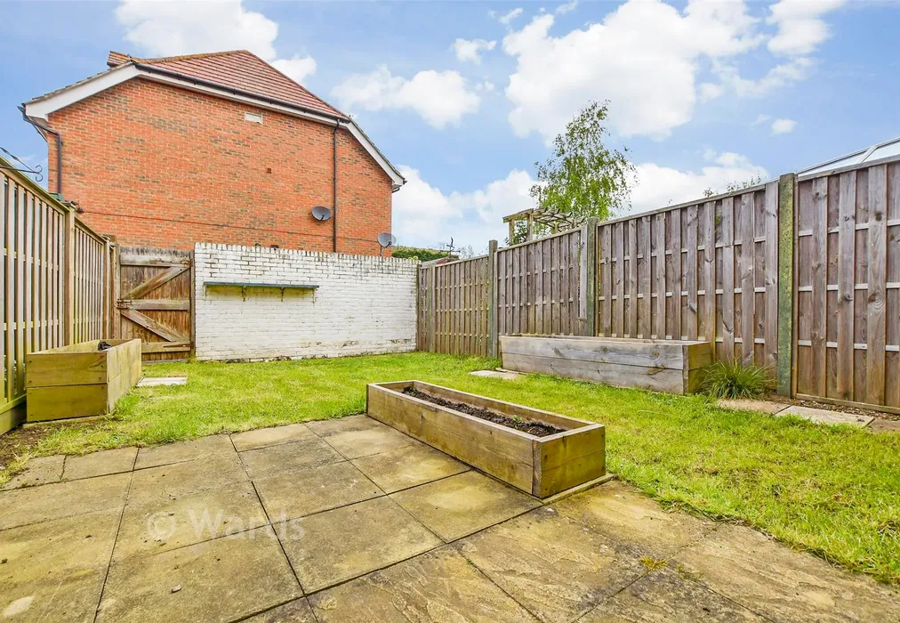 Patio / Decking - Locks Yard, Headcorn, Ashford, Kent - Wards of Kent