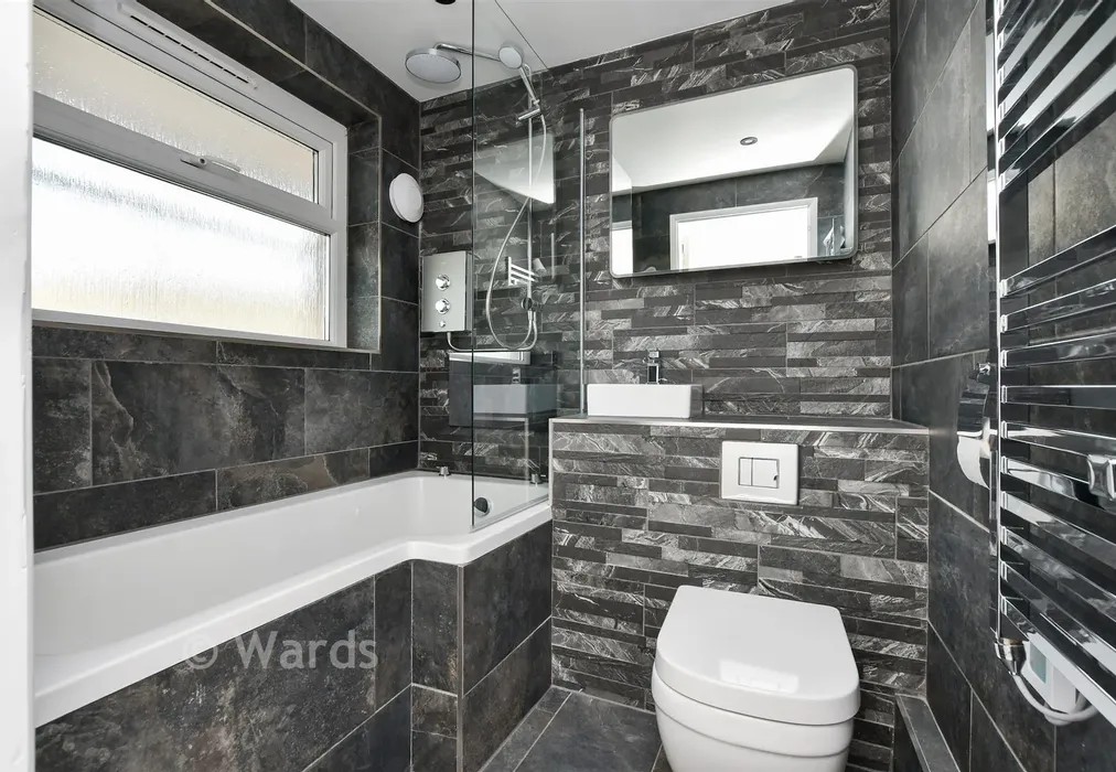 Bathroom - Queen Street, Herne Bay, Kent - Wards of Kent