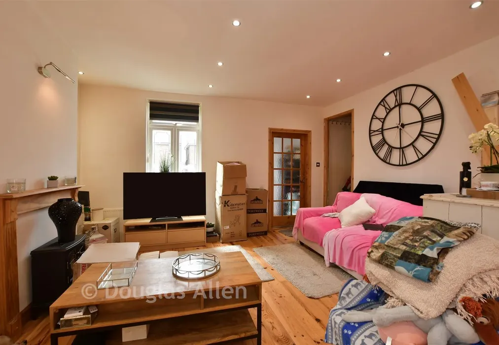 Lounge - Thorntons Farm Avenue, Romford, Essex - Wards of Kent