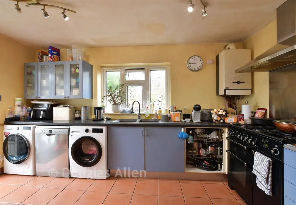 Kitchen/Breakfast Room - Thorntons Farm Avenue, Romford, Essex - Wards of Kent