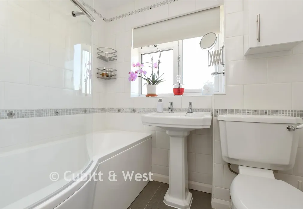Bathroom - Lambert Road, Banstead, Surrey - Wards of Kent