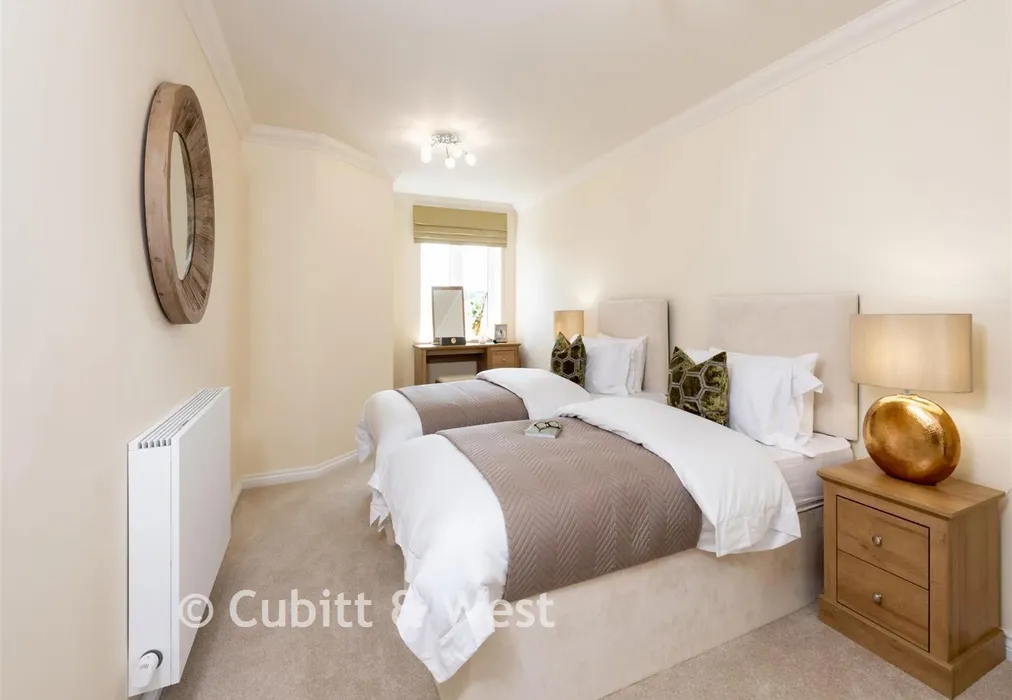 Bedroom - Colebrooke Lodge, Prices Lane, Reigate, Surrey - Wards of Kent
