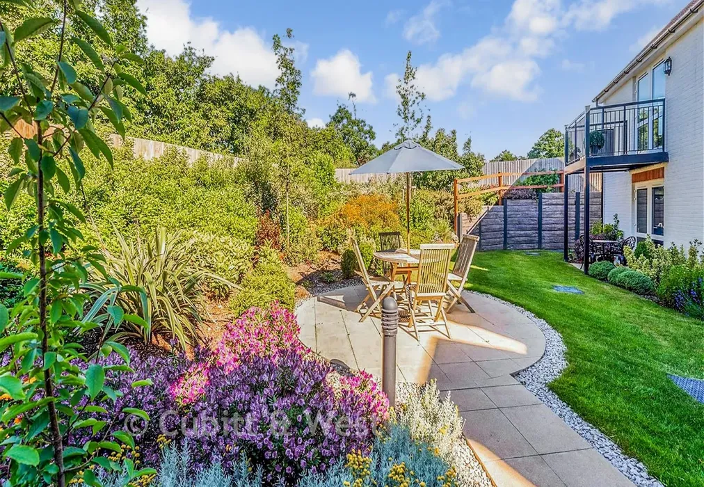 Communal Gardens - Colebrooke Lodge, Prices Lane, Reigate, Surrey - Wards of Kent