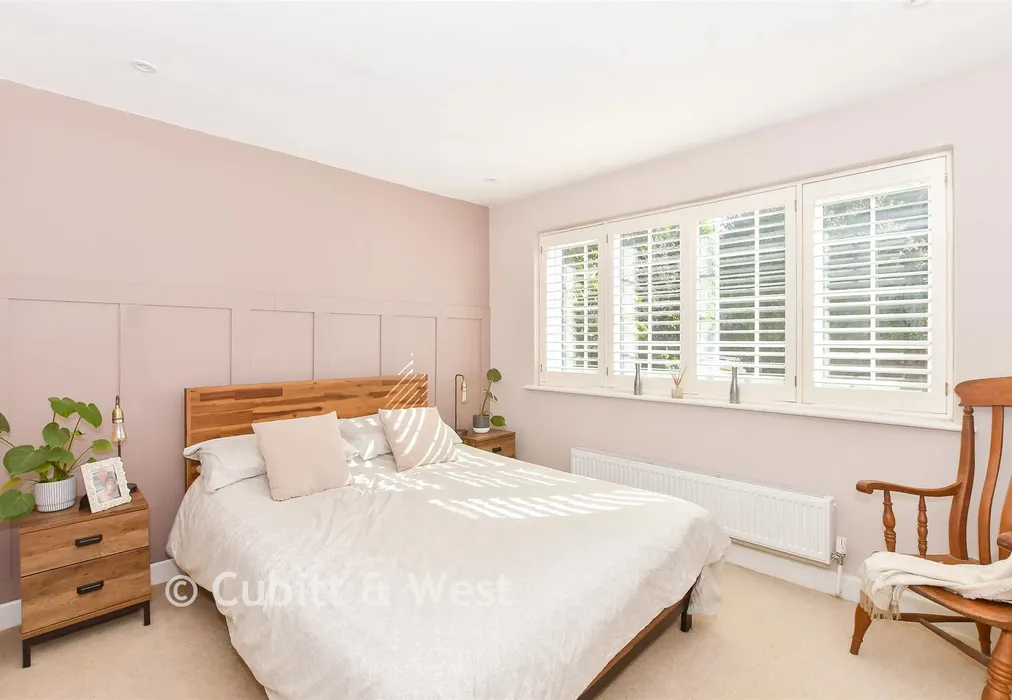 Bedroom 1 - Crescent Drive North, Woodingdean, Brighton, East Sussex - Wards of Kent