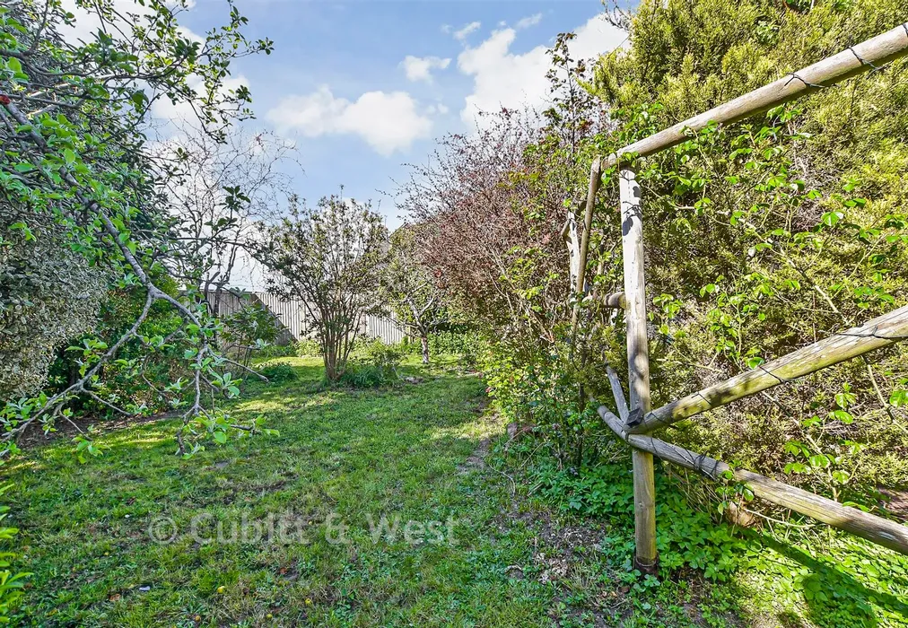 Rear Garden - Crescent Drive North, Woodingdean, Brighton, East Sussex - Wards of Kent