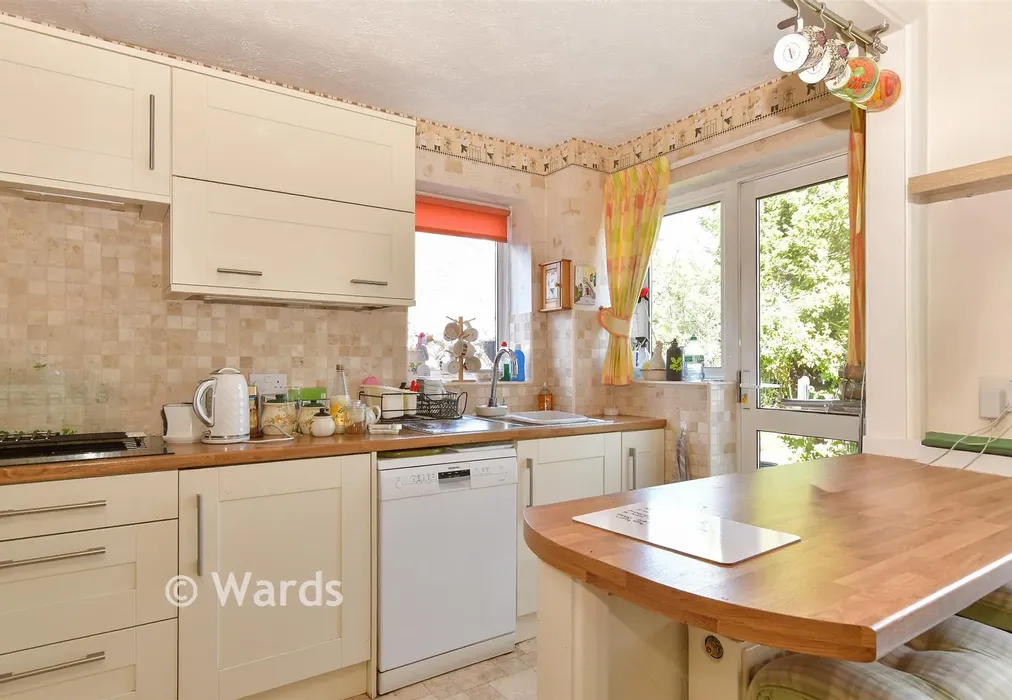 Kitchen - Willowside, Snodland, Kent - Wards of Kent