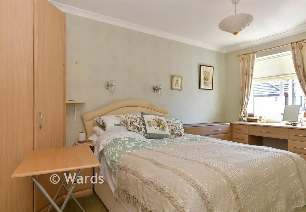Bedroom 1 - Willowside, Snodland, Kent - Wards of Kent