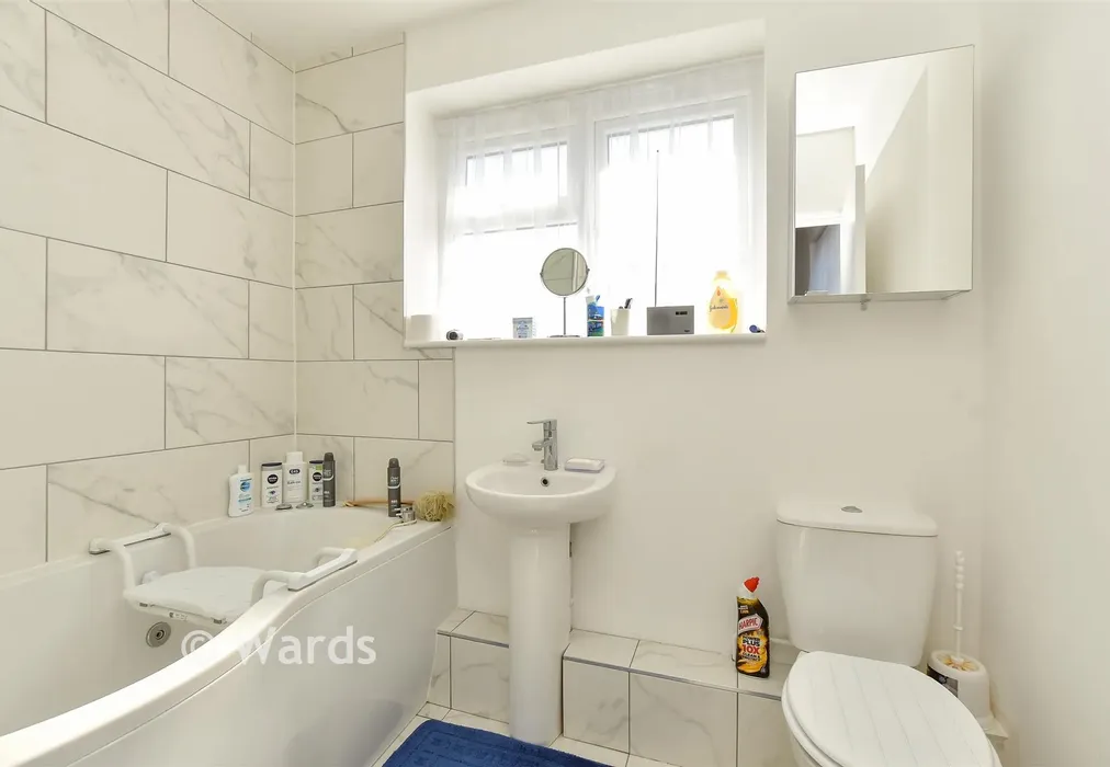 Bathroom - Horselees Road, Boughton-Under-Blean, Faversham, Kent - Wards of Kent