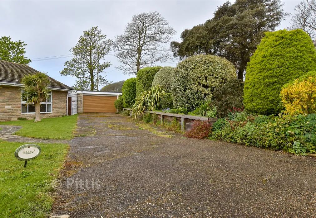 Driveway/Parking* - Graeme Road, Yarmouth, Isle of Wight - Wards of Kent