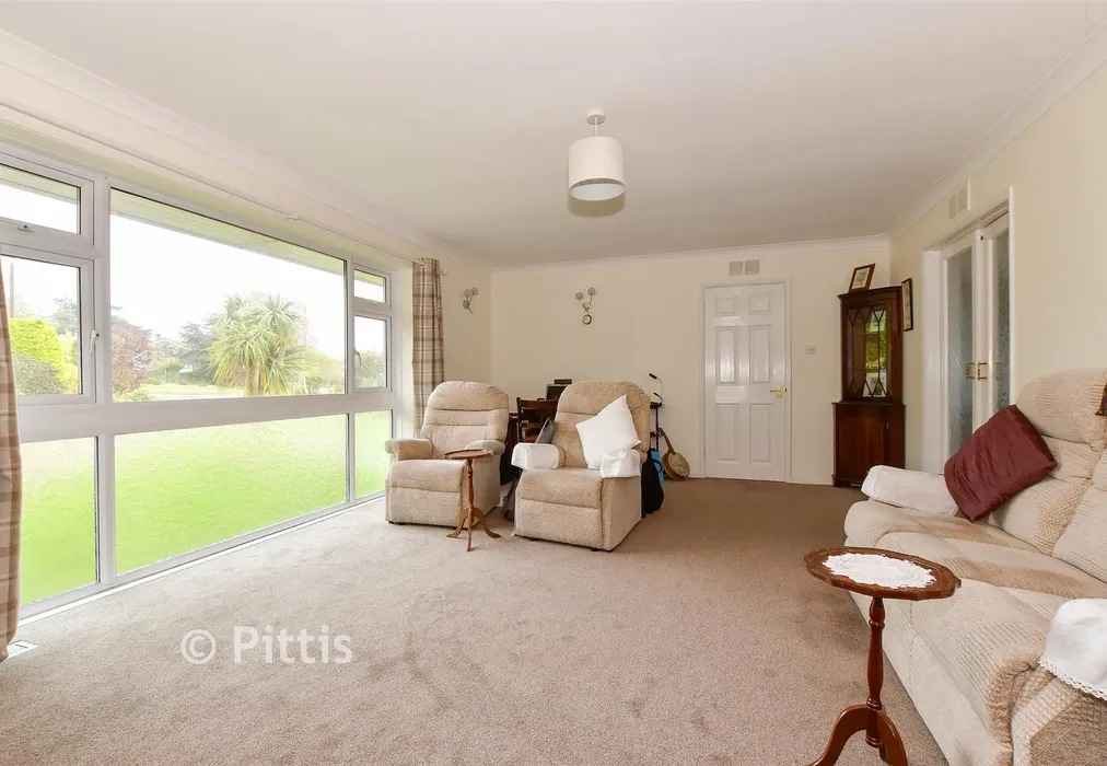 Lounge - Graeme Road, Yarmouth, Isle of Wight - Wards of Kent