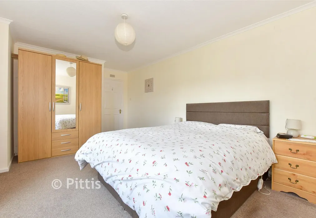 Bedroom 1 - Graeme Road, Yarmouth, Isle of Wight - Wards of Kent