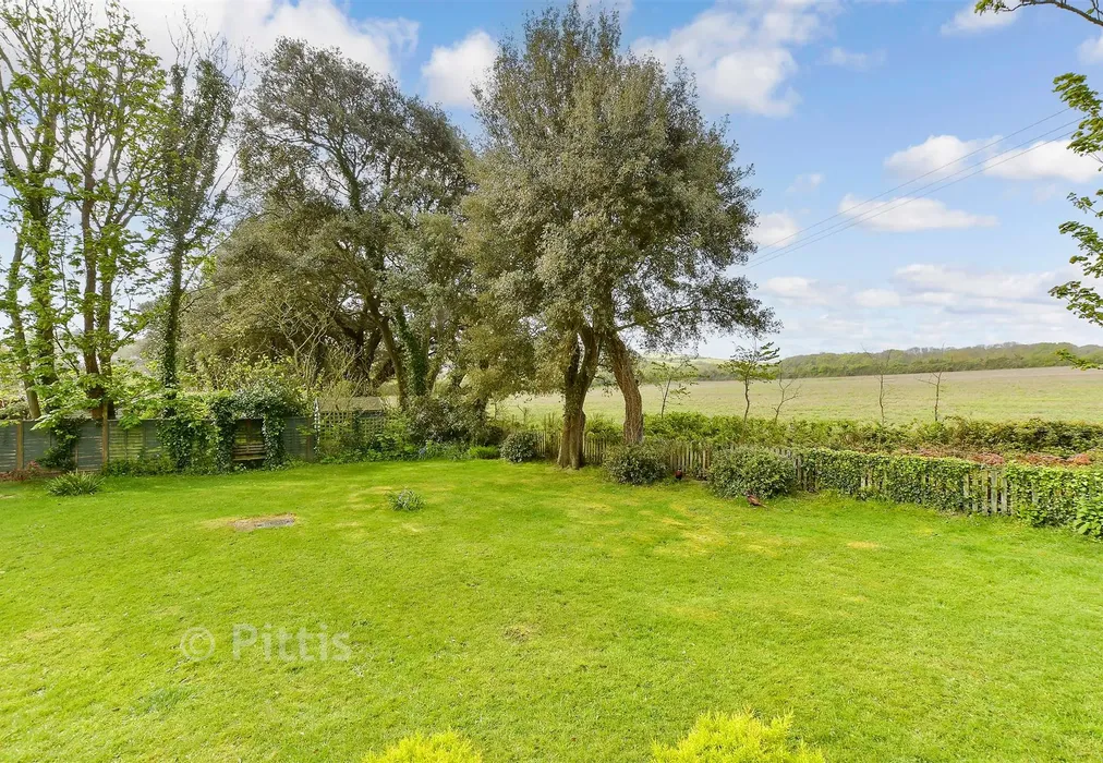 Rear Garden - Graeme Road, Yarmouth, Isle of Wight - Wards of Kent