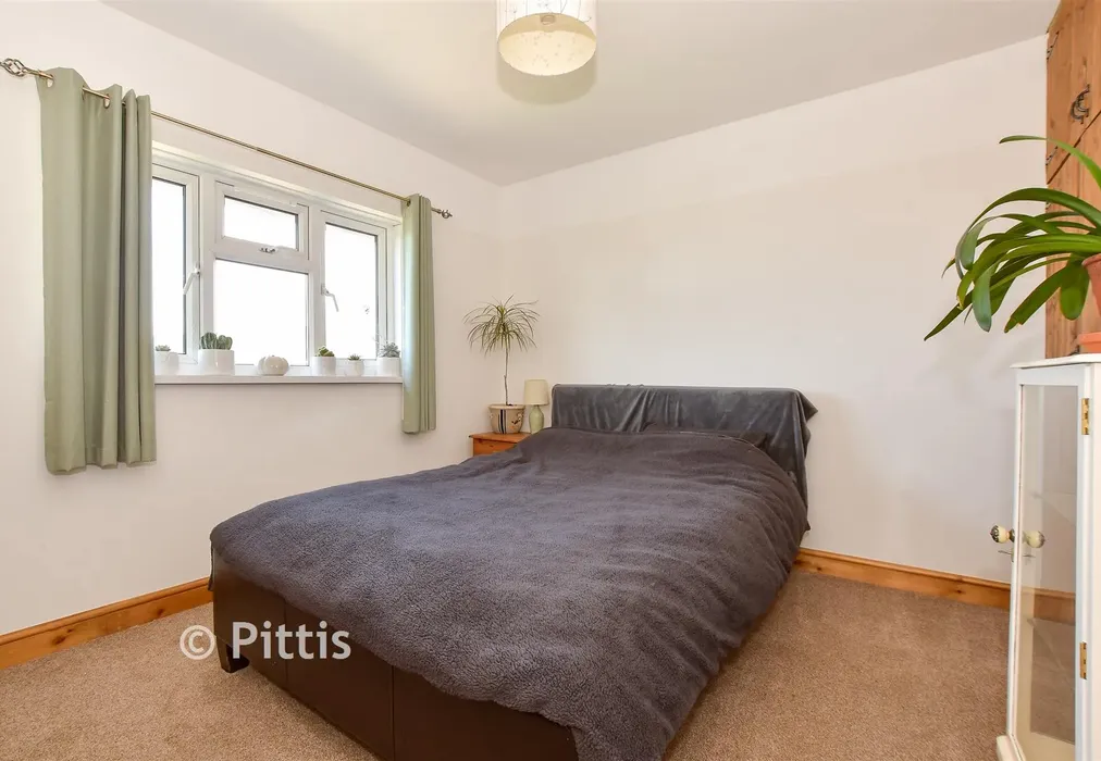 Bedroom 2 - Upper Lane, Brighstone, Newport, Isle of Wight - Wards of Kent