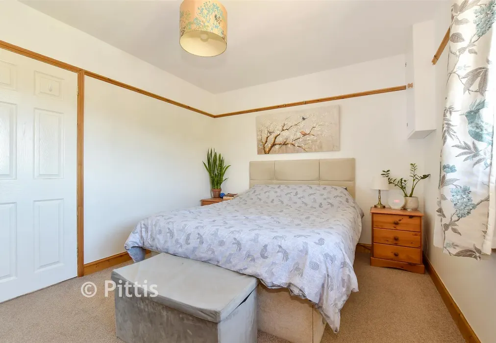 Bedroom 1 - Upper Lane, Brighstone, Newport, Isle of Wight - Wards of Kent