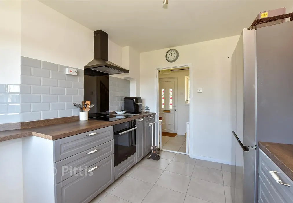 Kitchen - Upper Lane, Brighstone, Newport, Isle of Wight - Wards of Kent