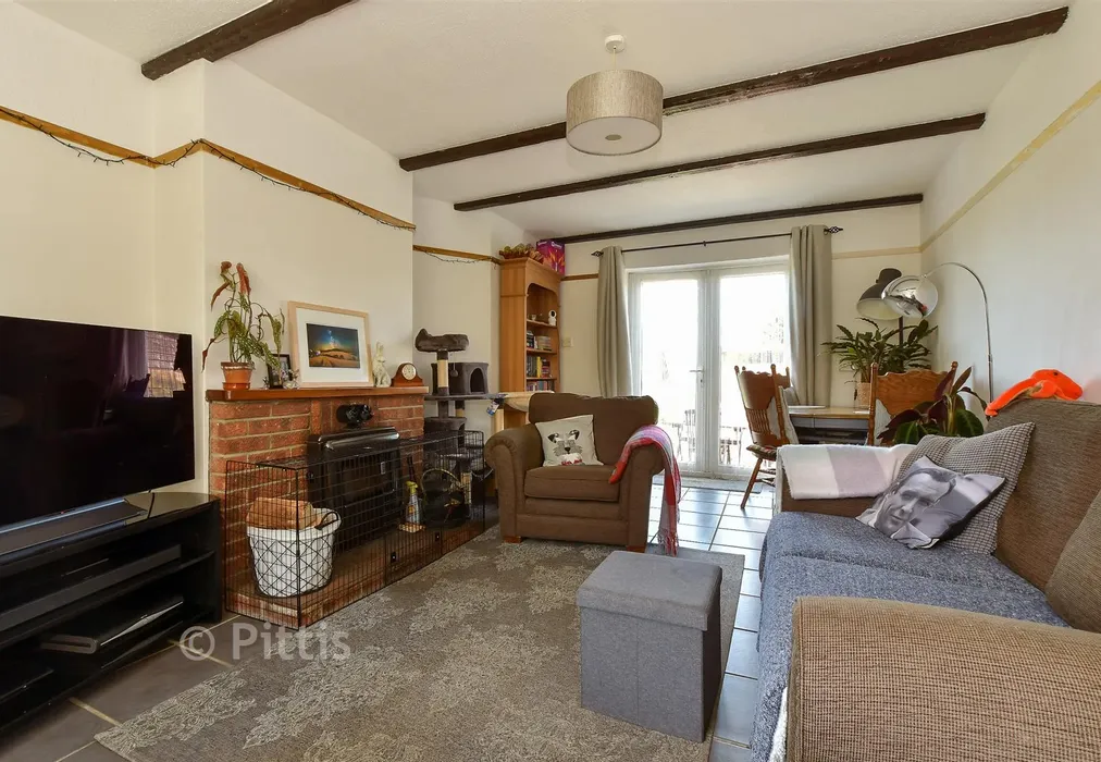 Lounge - Upper Lane, Brighstone, Newport, Isle of Wight - Wards of Kent