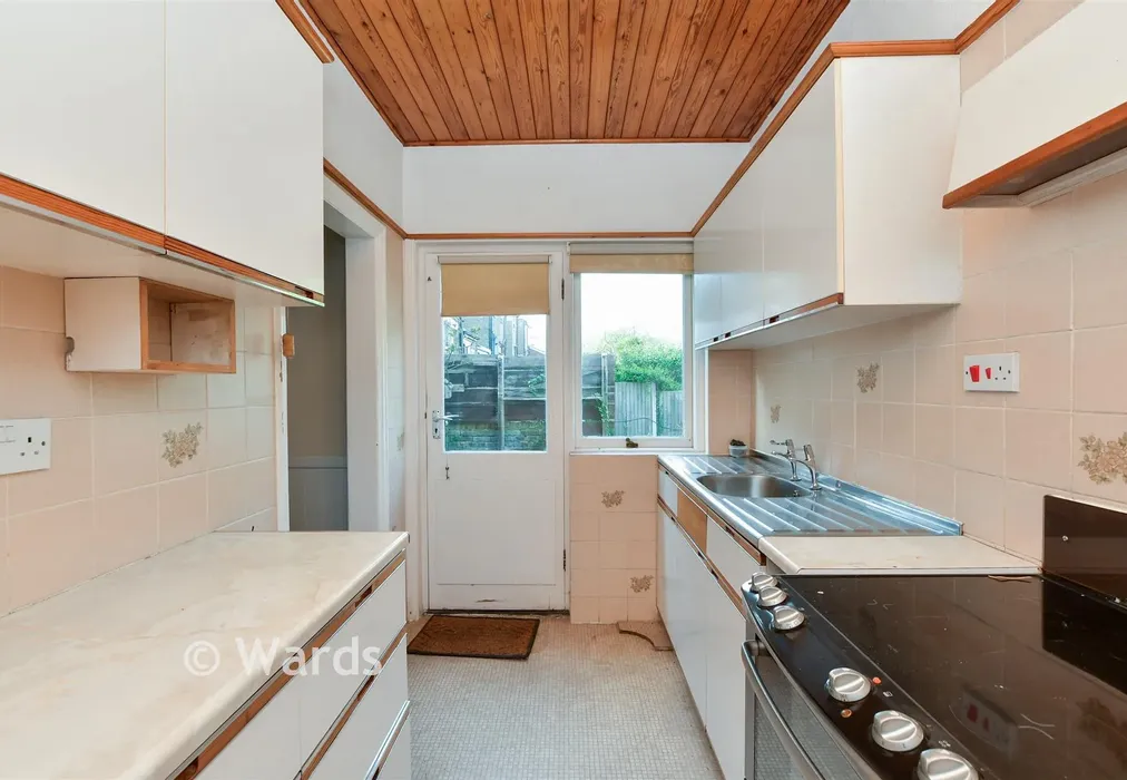 Kitchen - Norman Road, Westgate-On-Sea, Kent - Wards of Kent