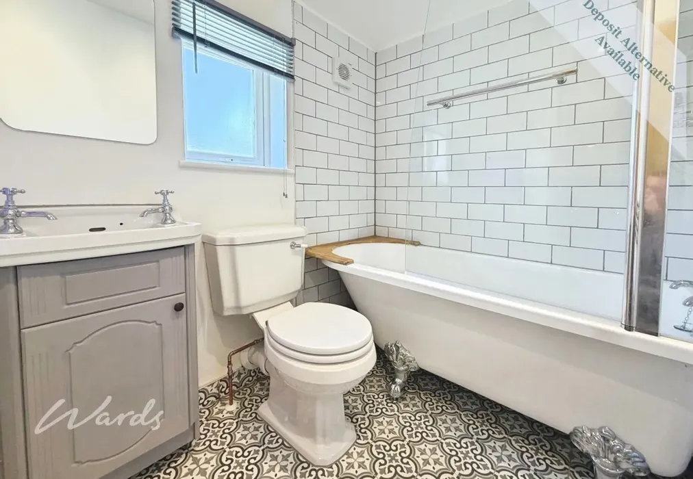 Bathroom - Capel Place Dartford DA2 - Wards of Kent