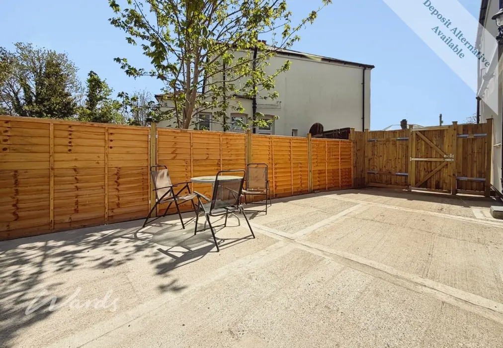 Garden Area - Capel Place Dartford DA2 - Wards of Kent